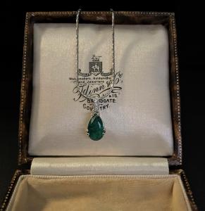 Colgante con Esmeralda y Diamantes